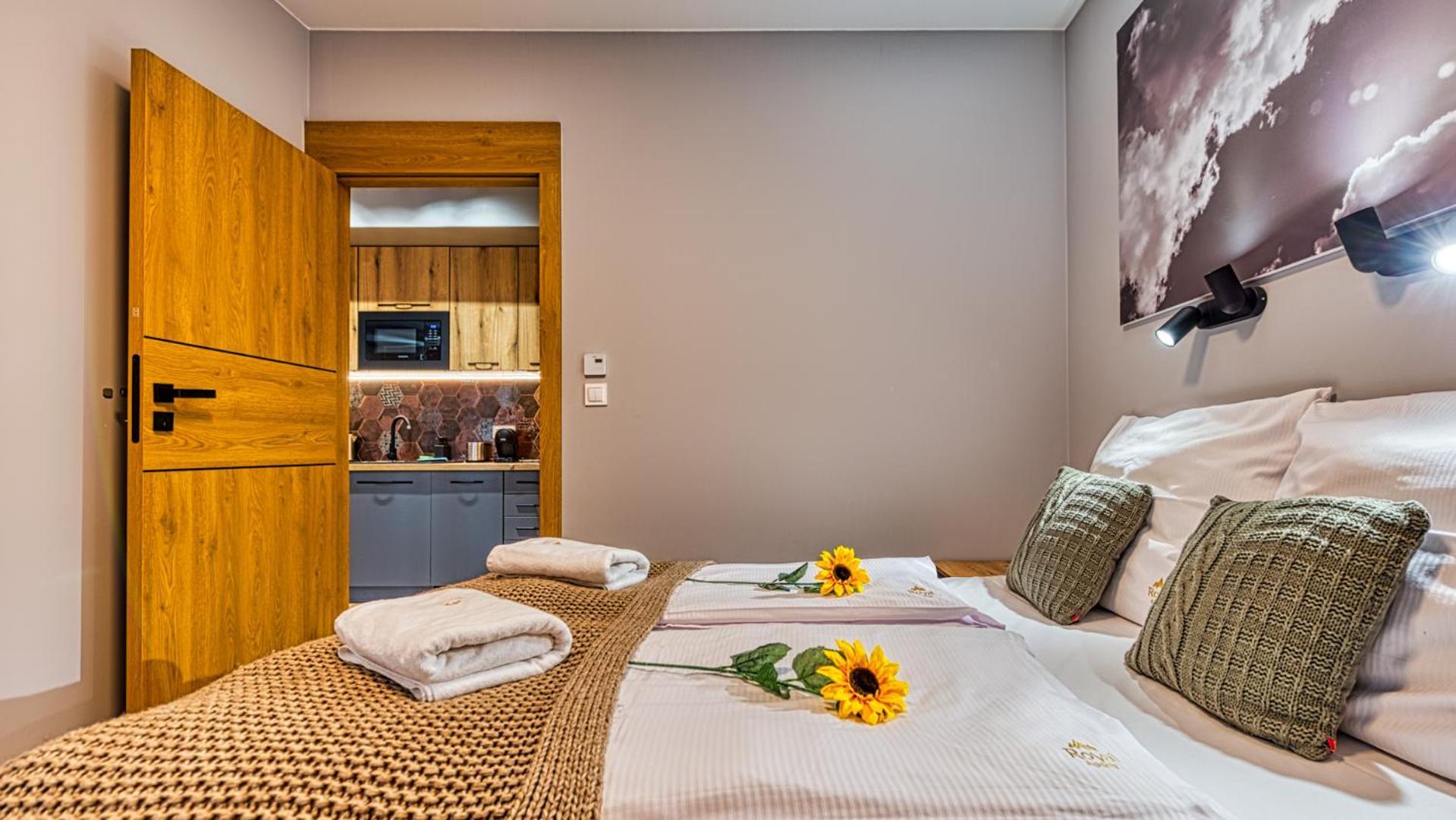 Apartamenty Z Basenem I Saunami Stone Hill Resort II Vip Centrum By Royal Aparts ชกลาร์สกา ปอเรมบา ภายนอก รูปภาพ